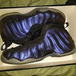 Nike foams like brand worn inside twice. Looking f